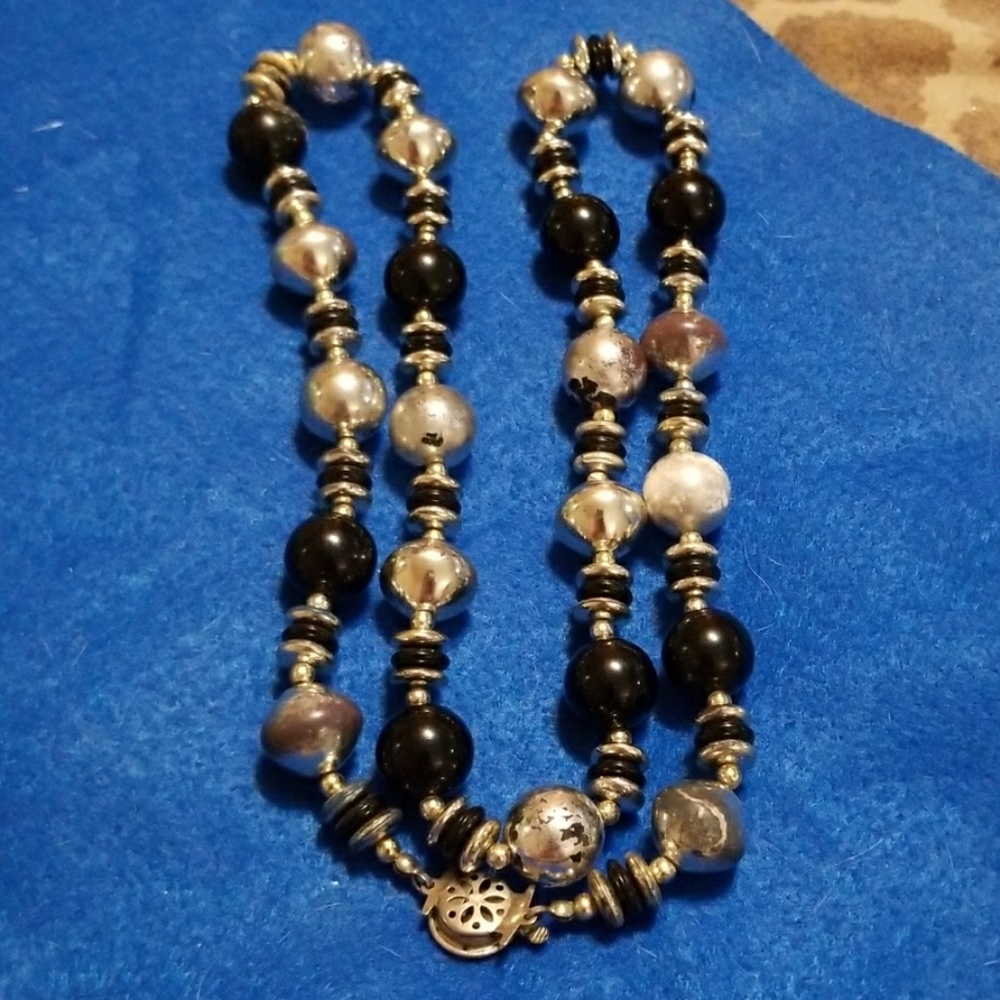 28in Beautiful WG Tone and Black Estate Piece